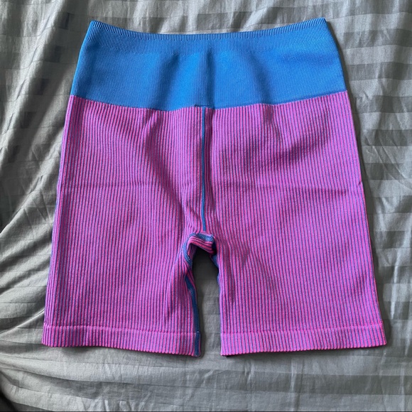 Fabletics Ribbed 6” Biker Short - Size Small - Picture 3 of 5